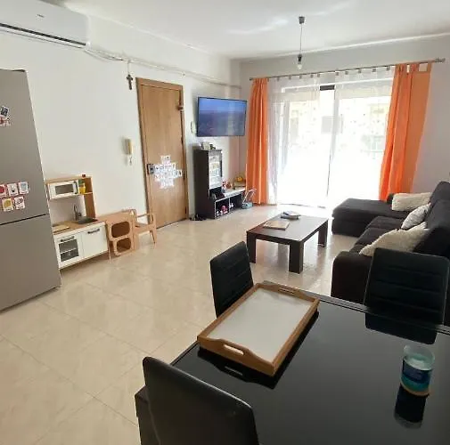 Cozy Double Bedroom *